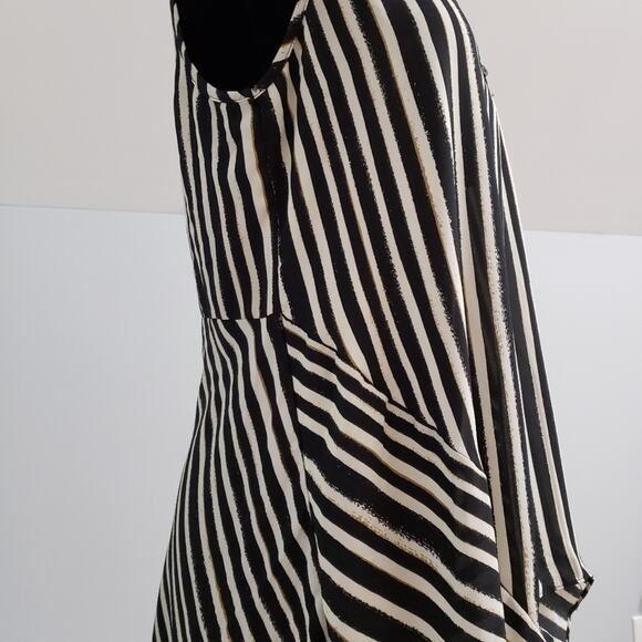 Black and White Sleeveless Collared Tunic Large - Picture 5 of 12